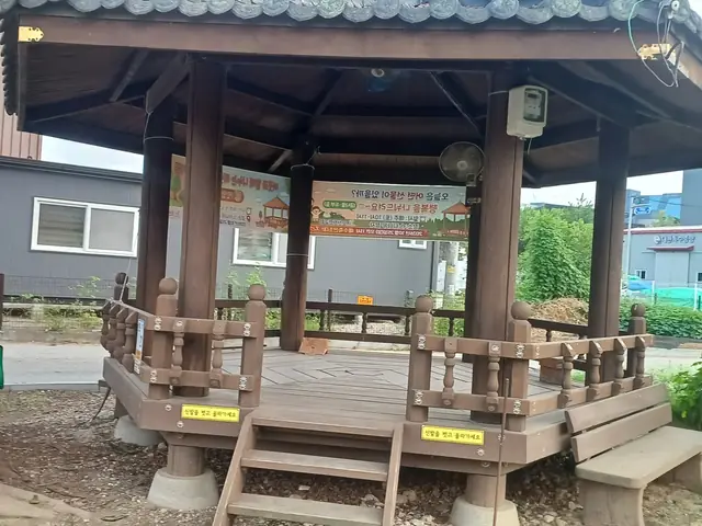 파고라 기둥·난간·계단 접합부 작업 이후
